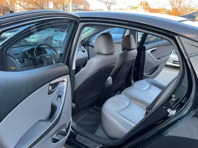 2013 Hyundai Elantra - Image 11