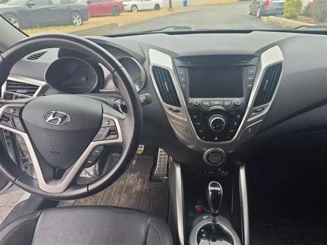 2014 Hyundai Veloster - Image 10