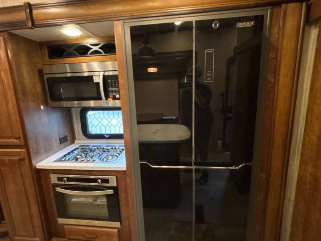 2018 Heartland Big Country Fifth Wheel - Image 13