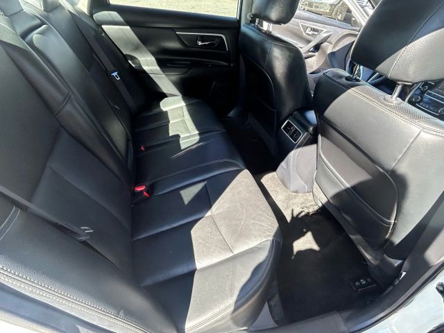 2018 Nissan Altima - Image 9