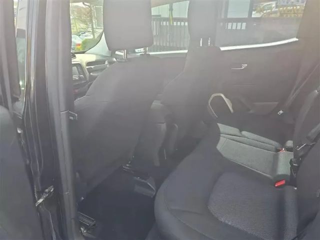 2015 Jeep Renegade - Image 19