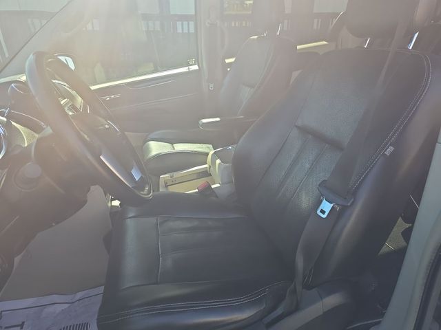 2012 Chrysler Town & Country - Image 12