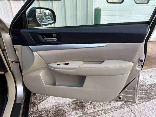 2014 Subaru Outback - Image 23