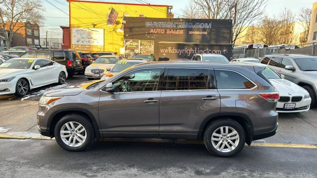 2015 TOYOTA HIGHLANDER SUV V6, 3.5 LITER LE SPORT UTILITY 4D