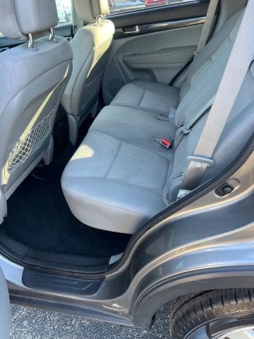 2011 Kia Sorento - Image 11