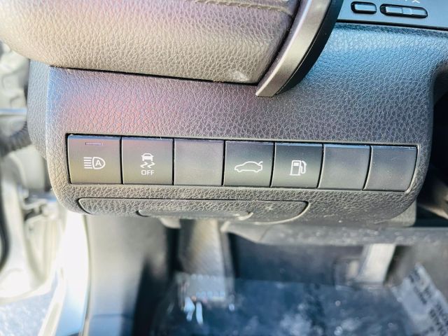 2018 Toyota Camry Hybrid - Image 31