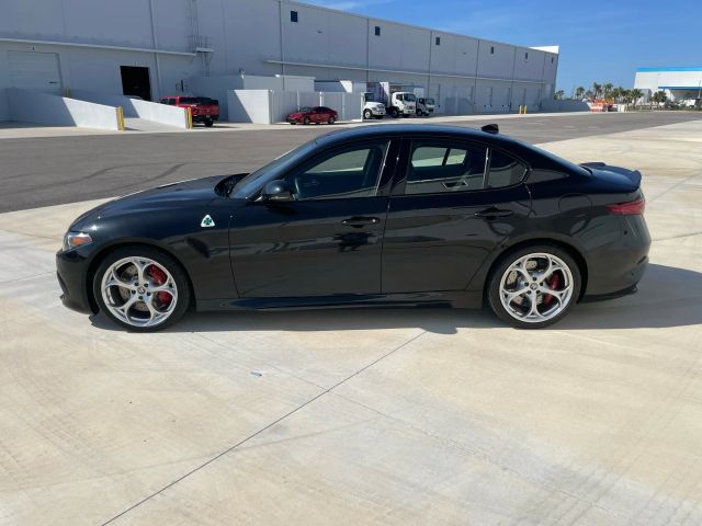 2021 Alfa Romeo Giulia - Image 32
