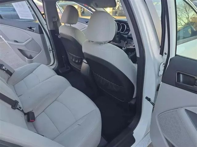 2013 Kia Optima - Image 17