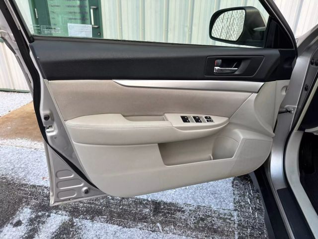 2014 Subaru Outback - Image 14