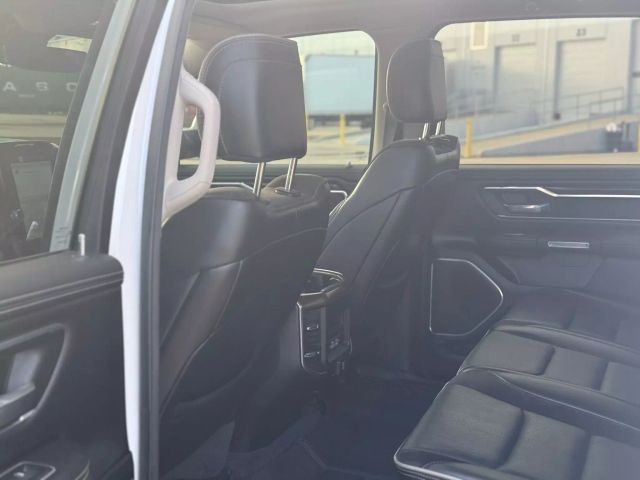 2022 Ram 1500 Crew Cab - Image 11