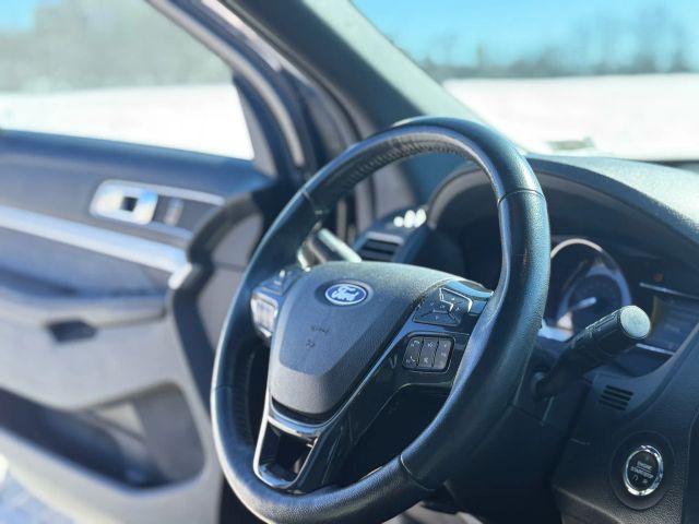 2017 Ford Explorer - Image 25