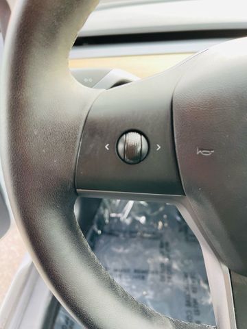 2020 Tesla Model 3 - Image 31