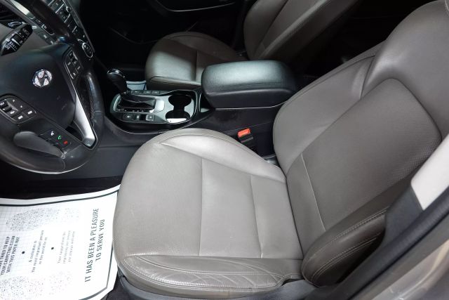 2017 Hyundai Santa Fe - Image 7
