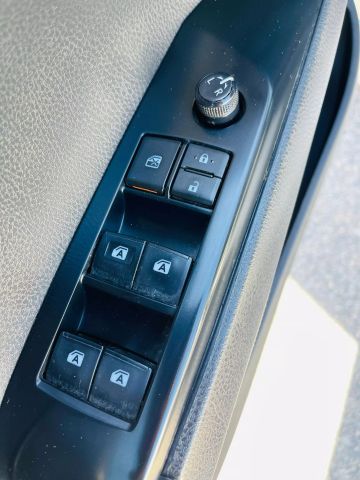 2018 Toyota Camry Hybrid - Image 29