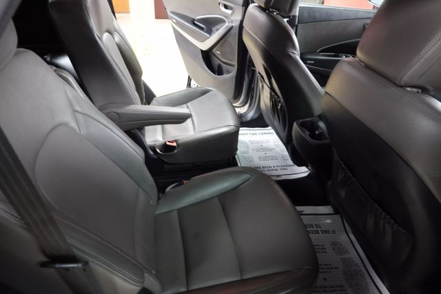 2017 Hyundai Santa Fe - Image 8