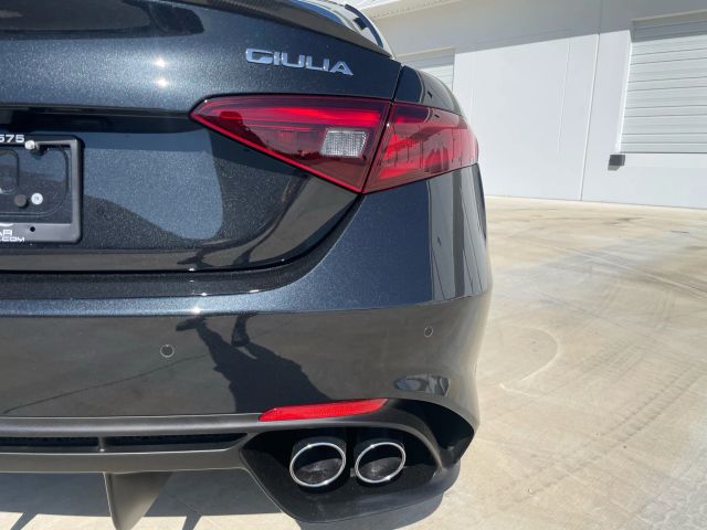 2021 Alfa Romeo Giulia - Image 22