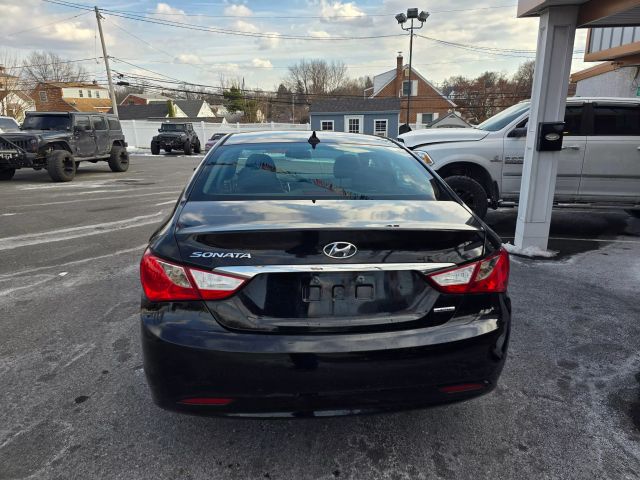 2012 Hyundai Sonata Se Sedan 4d - Image 7