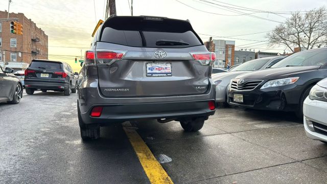 2015 TOYOTA HIGHLANDER SUV V6, 3.5 LITER LE SPORT UTILITY 4D