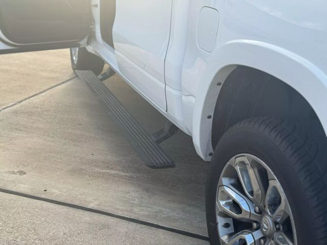 2022 Ram 1500 Crew Cab - Image 18