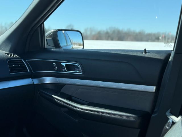 2017 Ford Explorer - Image 20