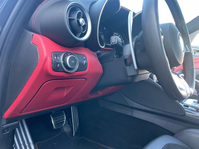 2021 Alfa Romeo Giulia - Image 84