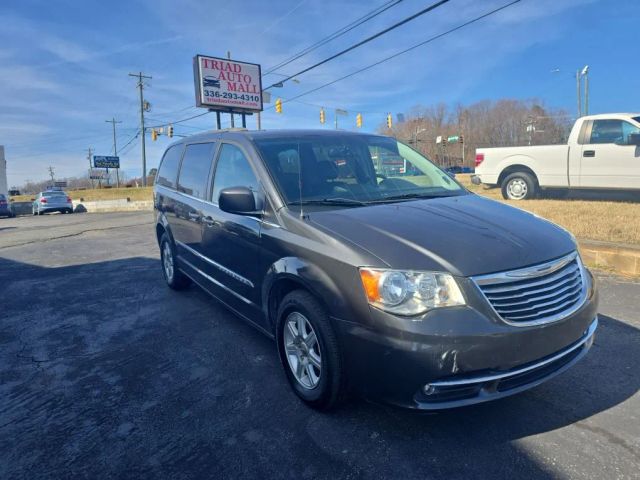 2012 Chrysler Town & Country - Image 3