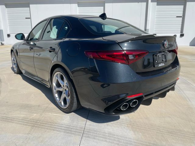 2021 Alfa Romeo Giulia - Image 26