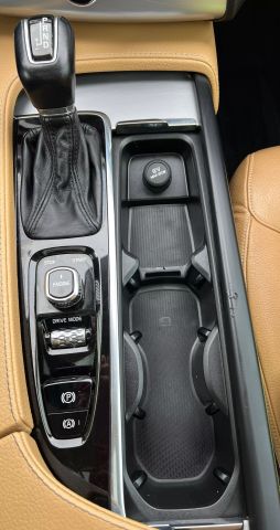 2016 VOLVO XC90 SUV 4-CYL, DRV-E SPRCHGD 2.0T T6 MOMENTUM SPORT UTILITY 4D