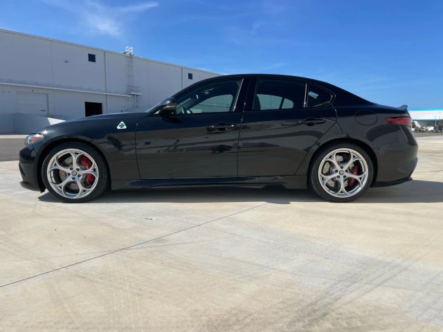 2021 Alfa Romeo Giulia - Image 30