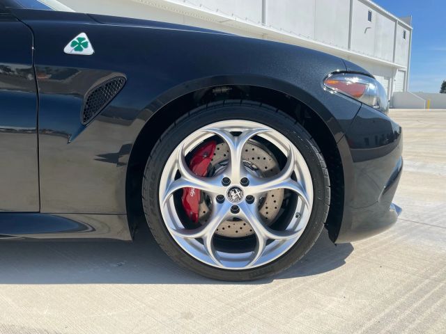 2021 Alfa Romeo Giulia - Image 9