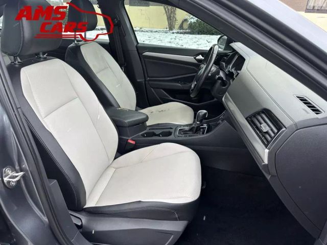 2019 Volkswagen Jetta - Image 14