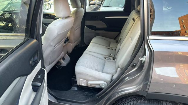 2015 TOYOTA HIGHLANDER SUV V6, 3.5 LITER LE SPORT UTILITY 4D