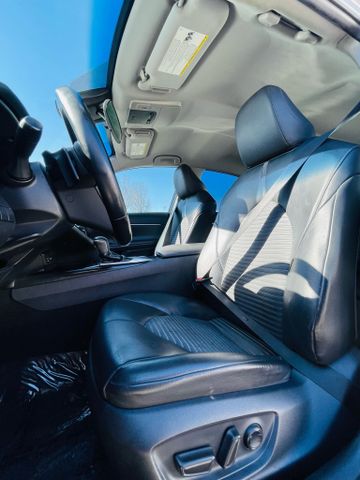 2018 Toyota Camry Hybrid - Image 18