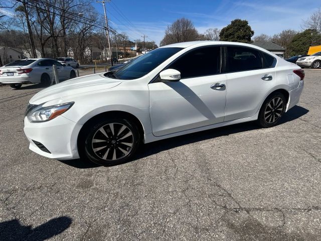 2018 Nissan Altima - Image 13