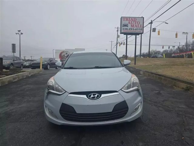 2014 Hyundai Veloster - Image 2