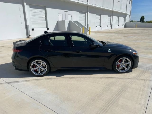 2021 Alfa Romeo Giulia - Image 8