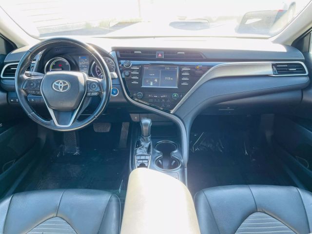 2018 Toyota Camry Hybrid - Image 25