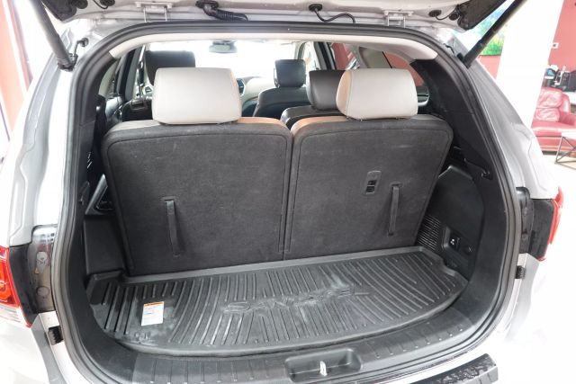 2017 Hyundai Santa Fe - Image 13