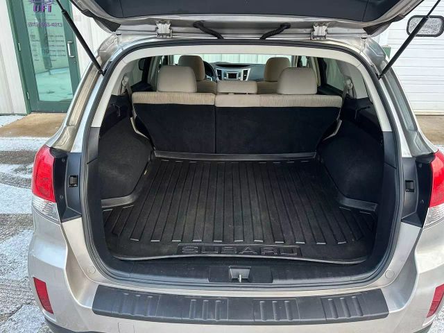 2014 Subaru Outback - Image 18