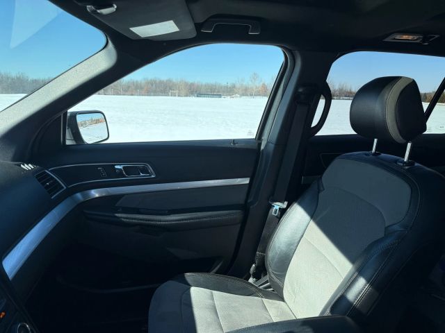 2017 Ford Explorer - Image 13