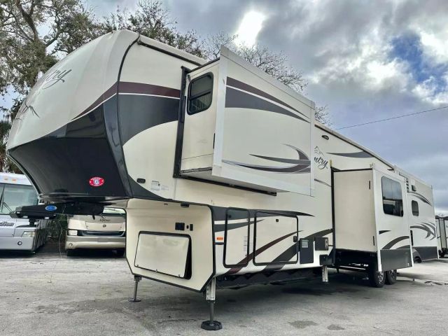 2018 Heartland Big Country Fifth Wheel - Image 12