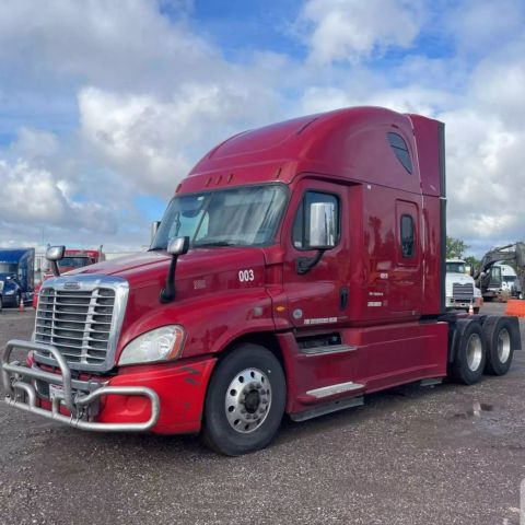 2017 Freightliner Cascadia - Image 1