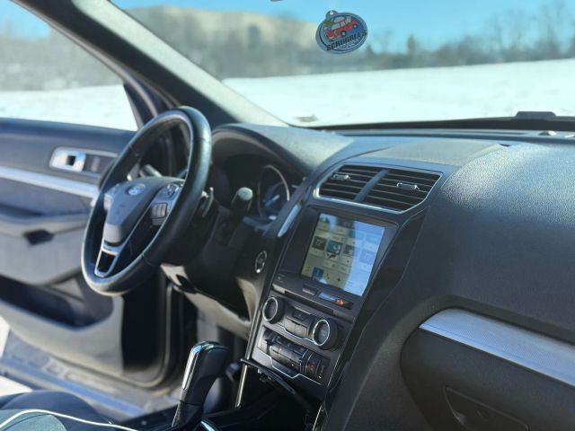 2017 Ford Explorer - Image 23