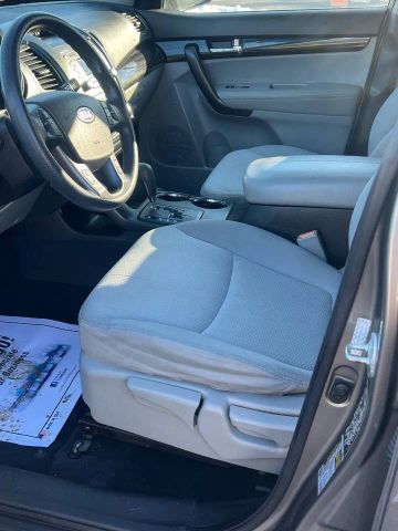 2011 Kia Sorento - Image 9