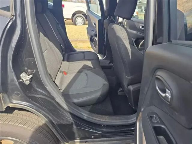 2015 Jeep Renegade - Image 17