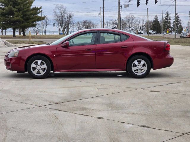 2007 Pontiac Grand Prix - Image 2