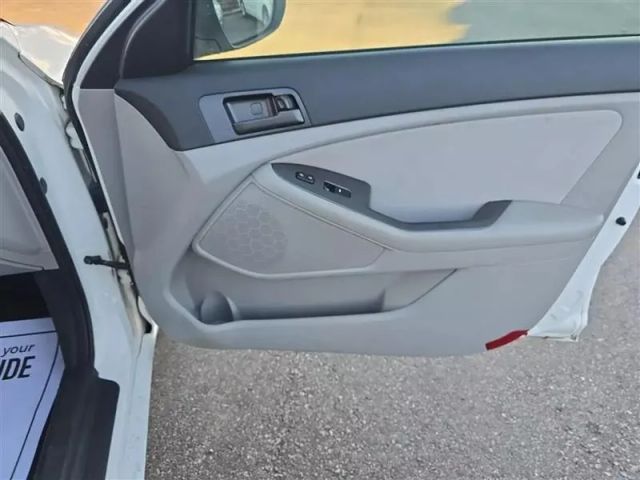 2013 Kia Optima - Image 13