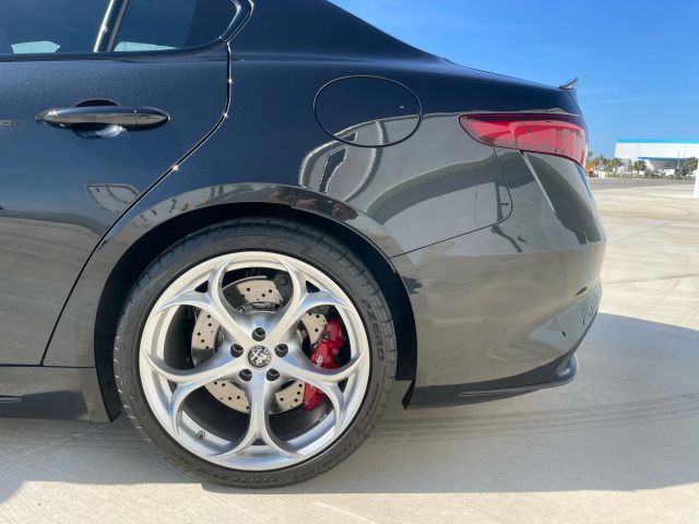 2021 Alfa Romeo Giulia - Image 33