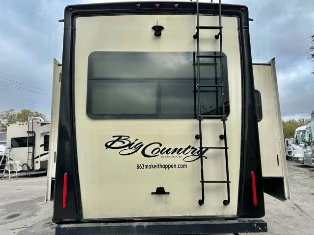 2018 Heartland Big Country Fifth Wheel - Image 11