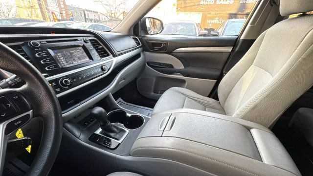 2015 TOYOTA HIGHLANDER SUV V6, 3.5 LITER LE SPORT UTILITY 4D